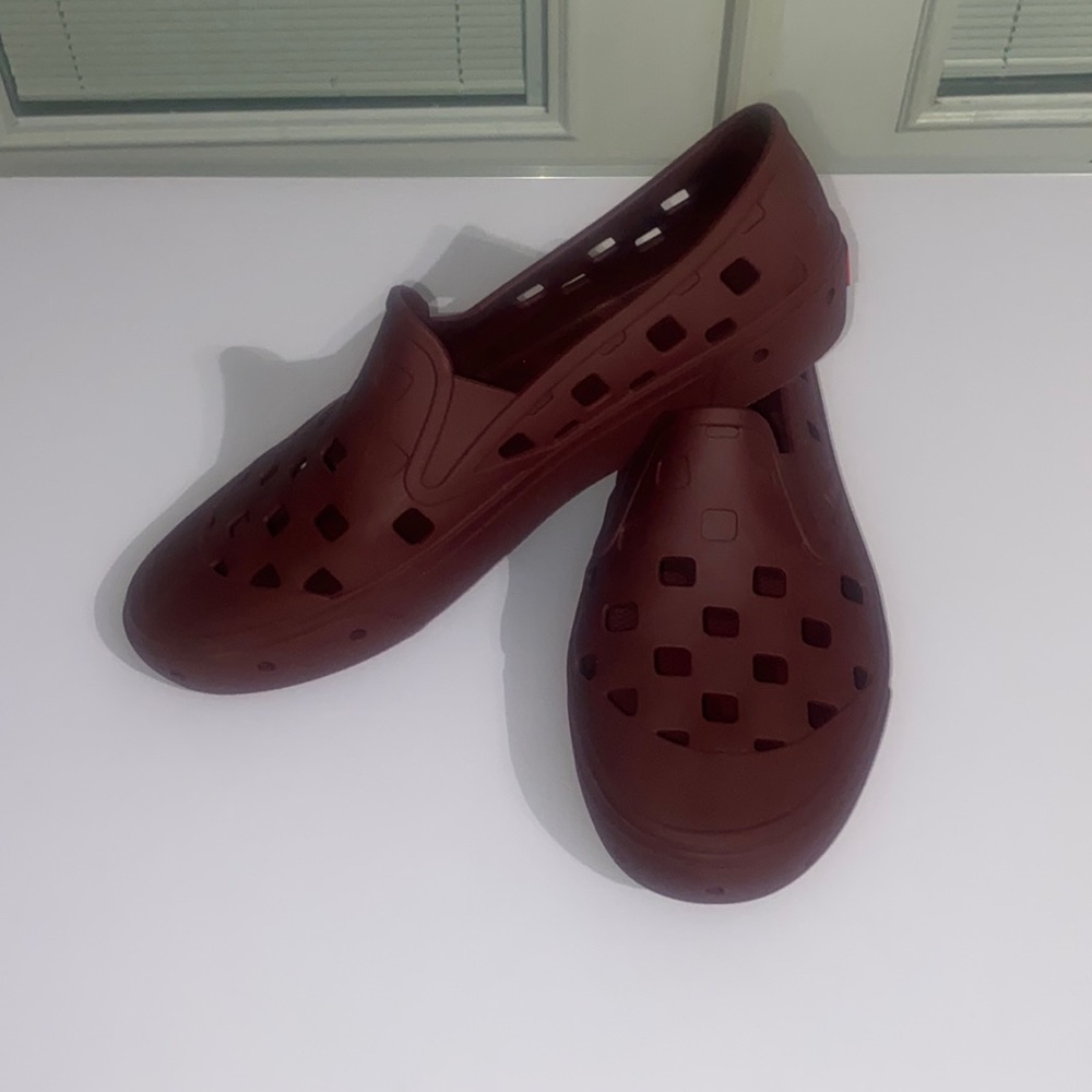 Vans slip on trk shoe in size us 9